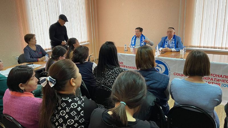 В ЗКО кандидат в президенты РК Нурлан Ауесбаев встретился с населением