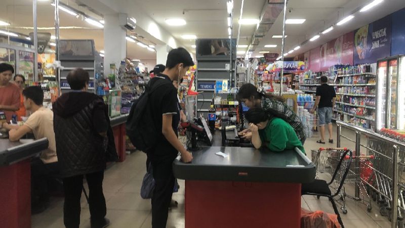 Магазин, люди Цены на продукте в Казахстане