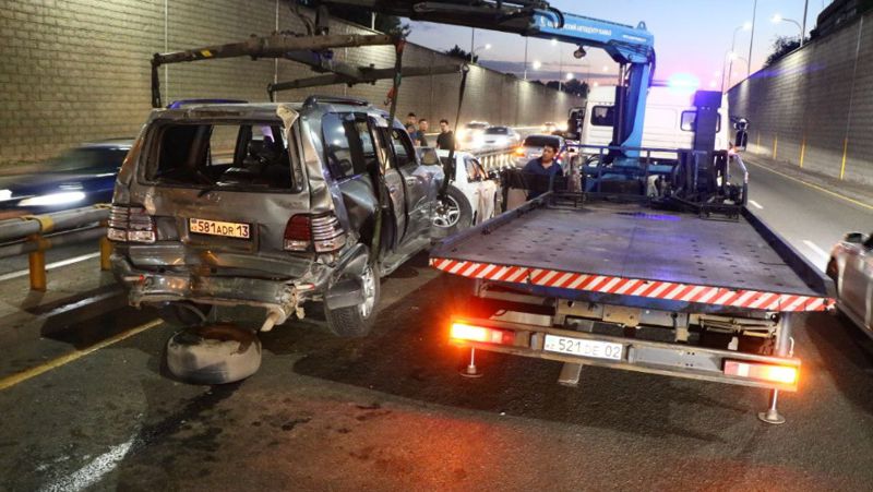 Бетономешалка протаранила 4 автомобиля в Алматы