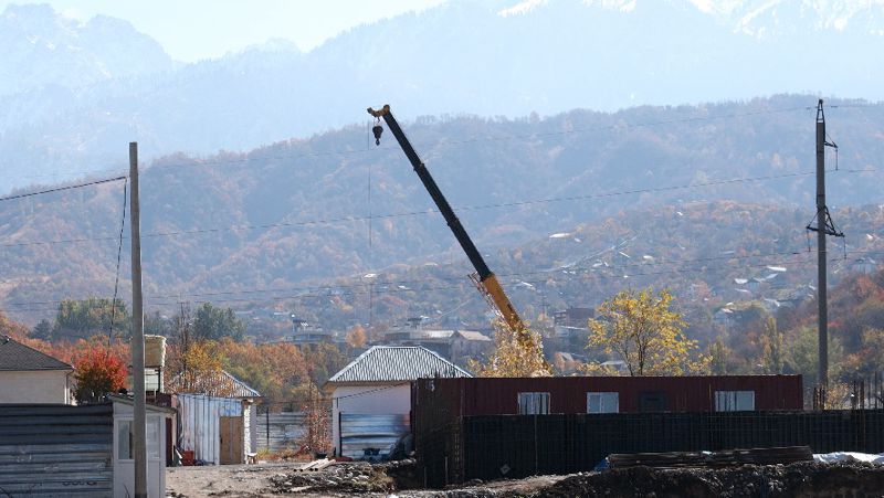 кладбище в горном Гиганте, строительство около могил