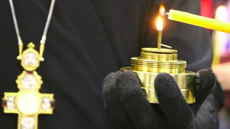 Огонь Благодатный огонь доставили в Алматы
