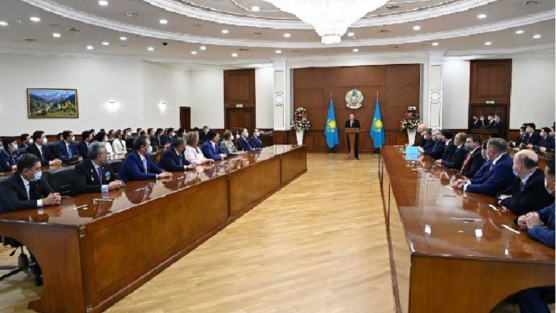 Мемлекеттік наградаларды табыстау Асқар Мамин