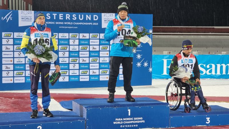 Стал чемпионом мира по пара лыжам гонкам в Швеции