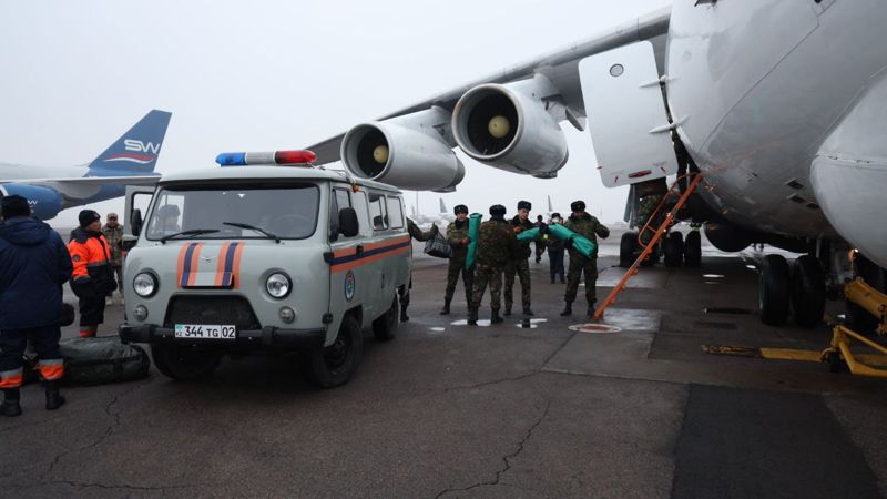 Фоторепортаж: вылет казахстанских спасателей и медиков в Турцию
