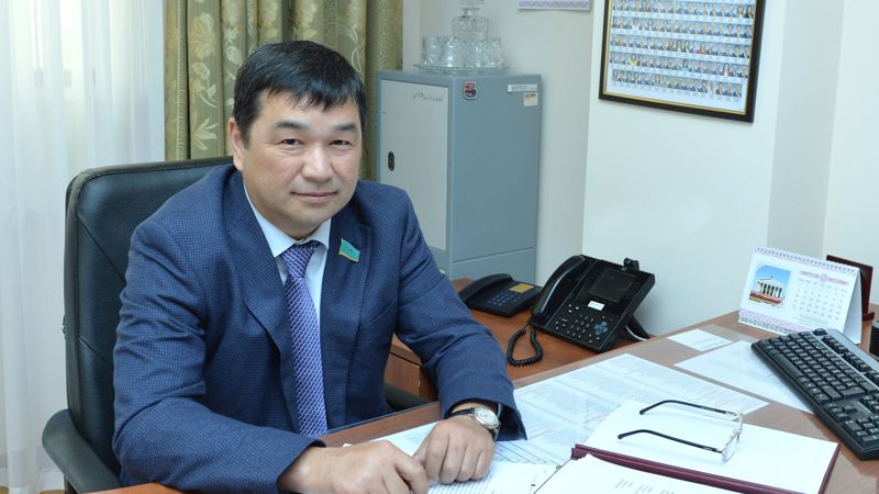 Депутата Азамата Абильдаева исключили из партии "Ак жол"