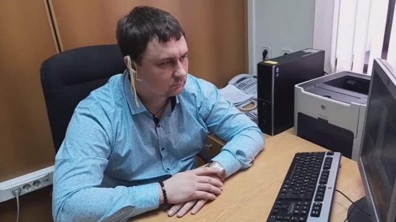 депутат слушает Путина с лапшой на ушах