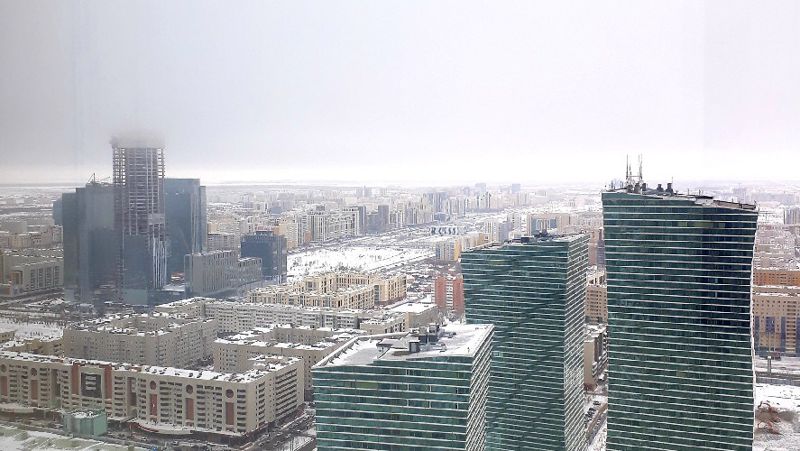 Нур-Султан, столица Казахстана туман зимой, штормовое предупреждение