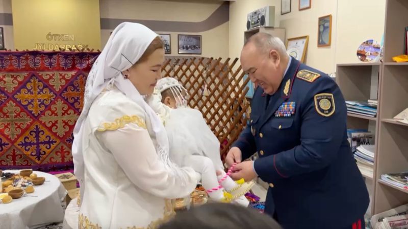 тұсаукесер тұсаукесер