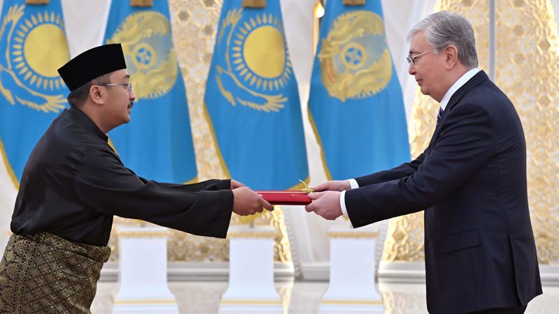 послы
