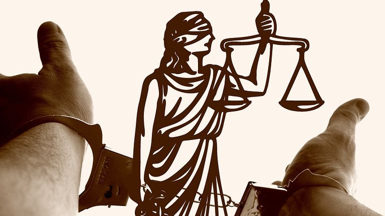 наручники К 10,5 годам приговорили закладчицу в Петропавловске