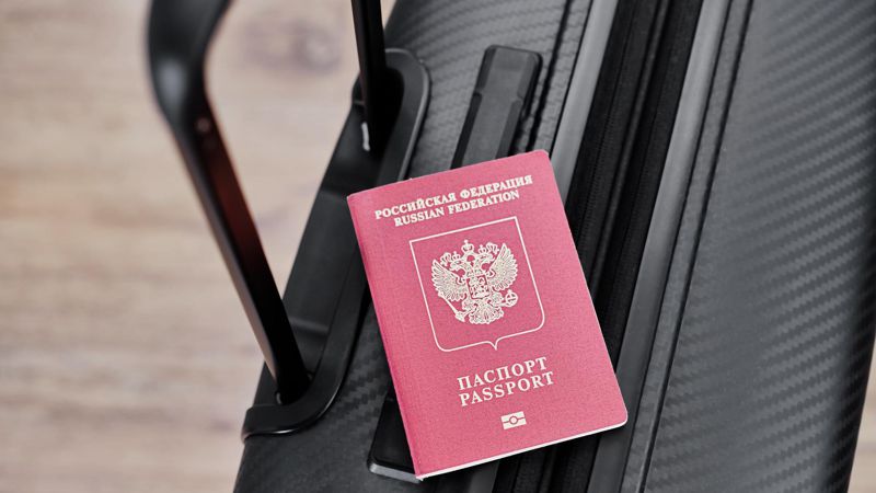 чемодан и паспорт в Казахстане хотят изменить правила выдачи РВП и ПМЖ