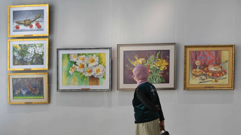 60 картин в жанре портрета, пейзажа и натюрморта представила павлодарский акварелист Светлана Кравченко