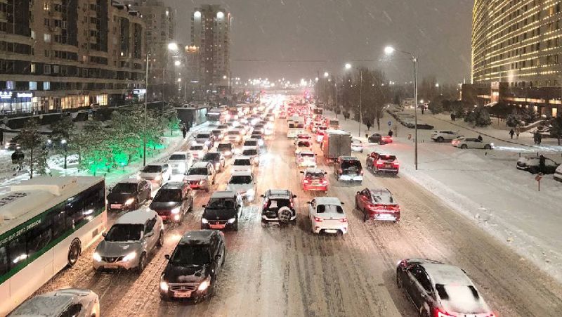 Изменение движения транспорт, автотрафик, столица