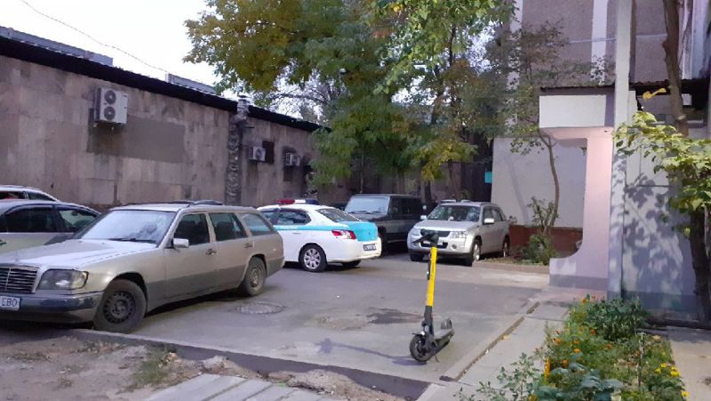 В алматы напали на женщину с ребенком в квартире