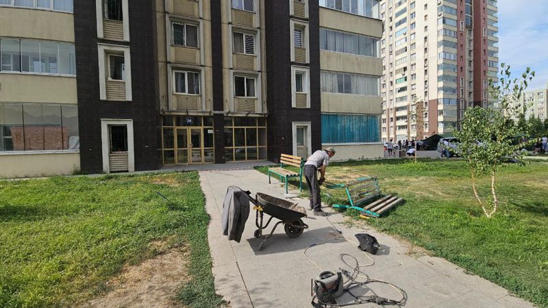 Разбитые окна, палатки: как выглядит ЖК