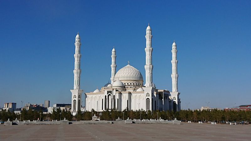Почему в Астане оцепили мечеть Хазрет Султан