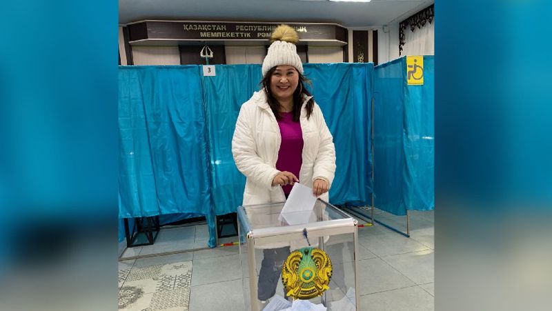 Известные личности проголосовали на выборах в Алматы