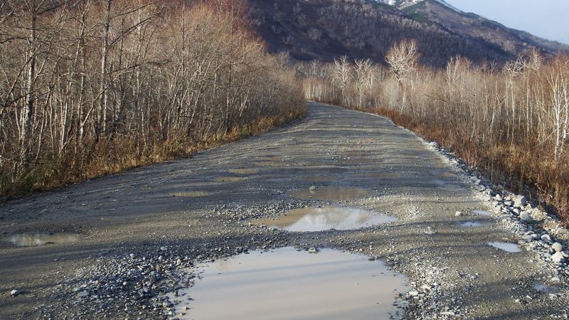 Трасса в Актюбинской области за полвека превратилась в полосу препятствий