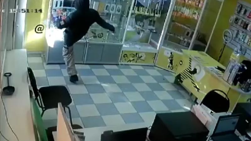дерзкое ограбление уральск, магазин, техника, дерзкое ограбление, дп