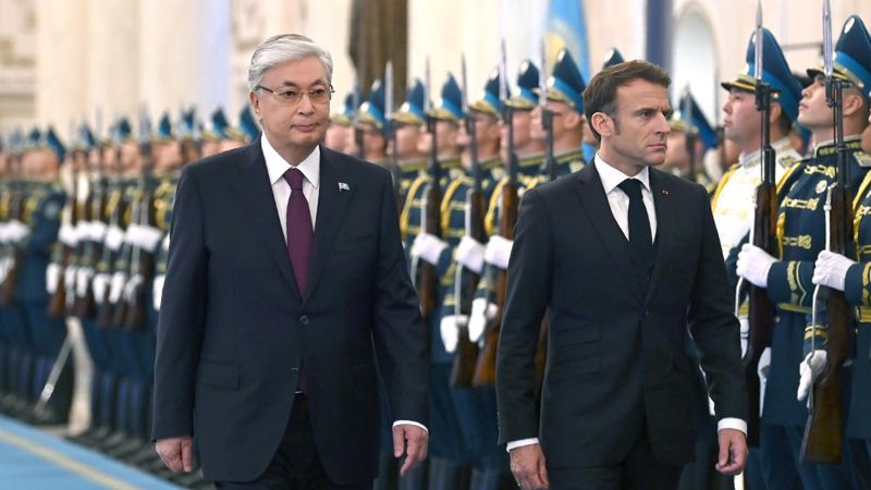 Токаев, Макрон Как Токаев встретил Макрона в Акорде