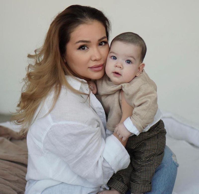 Макпал Исабекова впервые показала сына