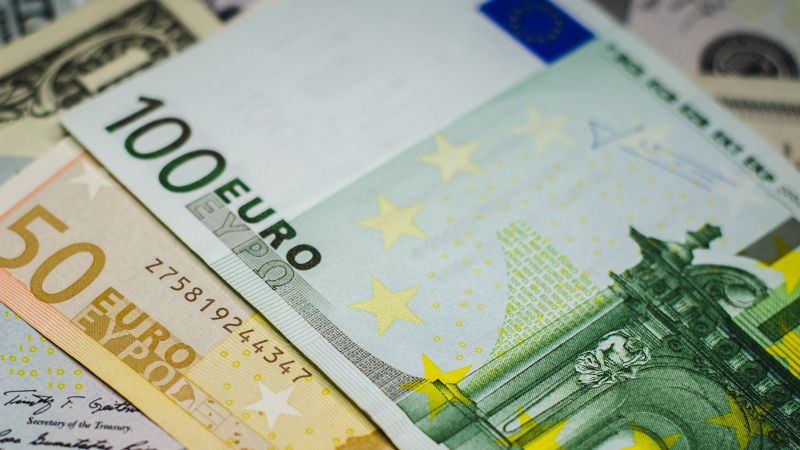 евро За 400 евро таксист довез россиянина в Алматы