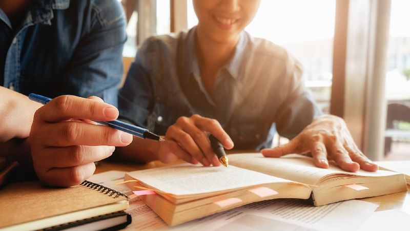 студенты 60% выпускников вузов в Казахстане работают не по специальности