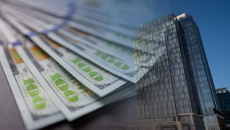 коллаж казахстанцы, обмены валюты, нацбанк, предупреждение
