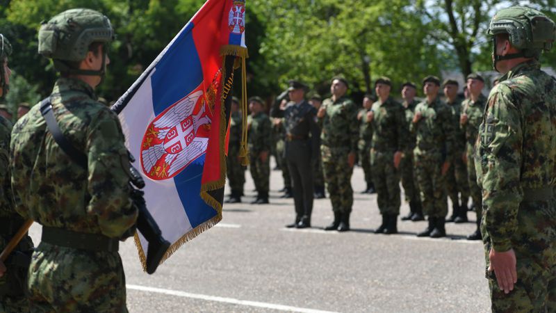 Военнослужащие Сербии Сербия привела армию в максимальную готовность