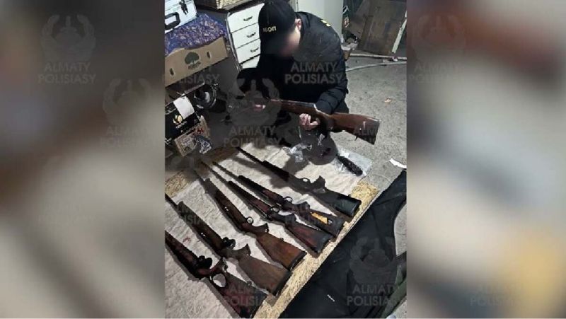 Қару-жарақ Алматыдағы арнайы операция: қару-жарақ арсеналы тәркіленді