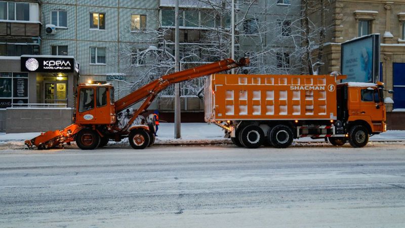 Как ликвидируют последствия снегопада в Астане