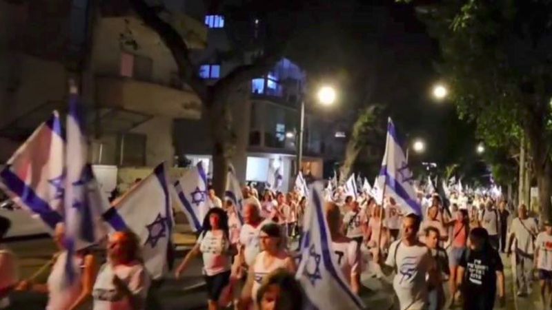 37 неделя митингов: в Израиле тысячи демонстрантов несли декларацию независимости 