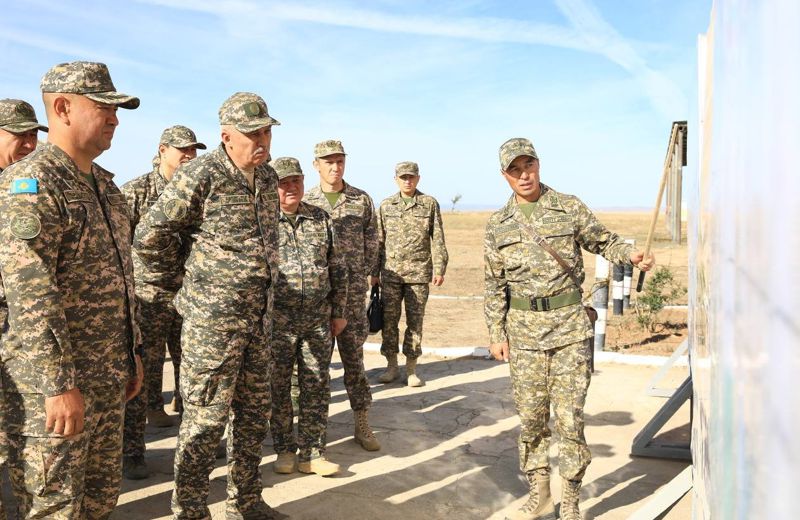 Министр обороны проинспектировал военные объекты в Жамбылской области