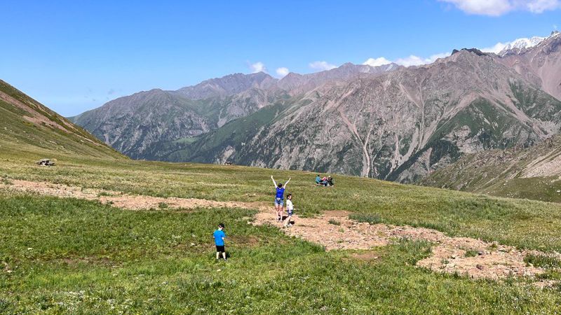 В горах Алматы установили новые туристические таблички
