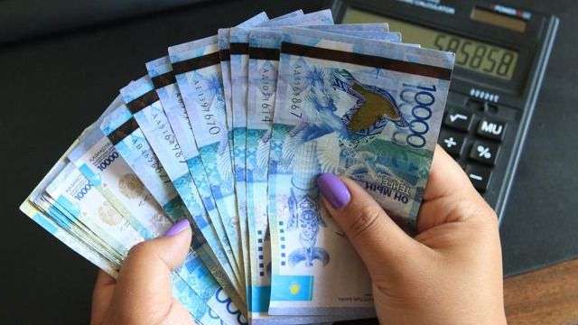Ақша Борышкерлер ақша төлейді