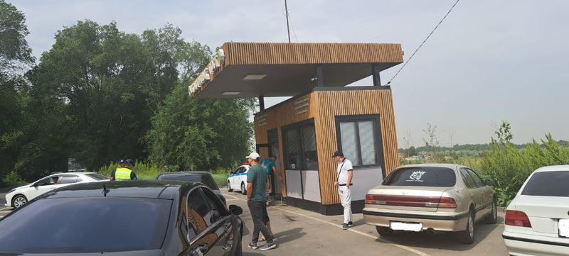 В Алматы начали водворять автомобили должников  