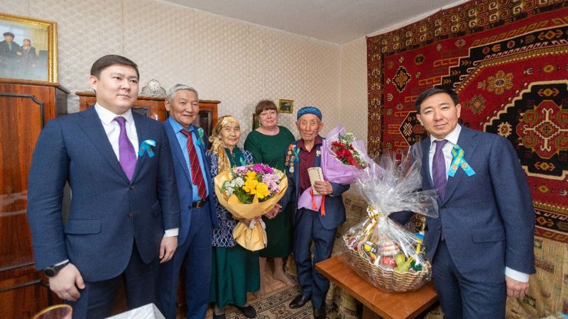 В Восточном Казахстане поздравили ветеранов ВОВ и тружеников тыла