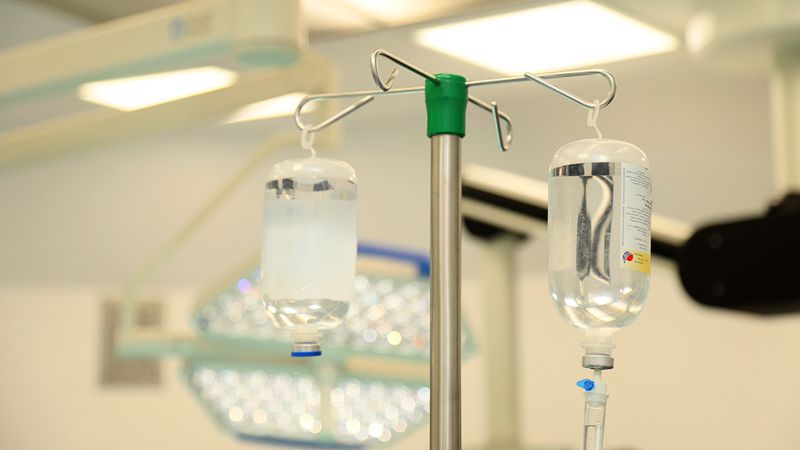 капельница Стрельба в бизнес-центре Алматы: что известно о состоянии пострадавших
