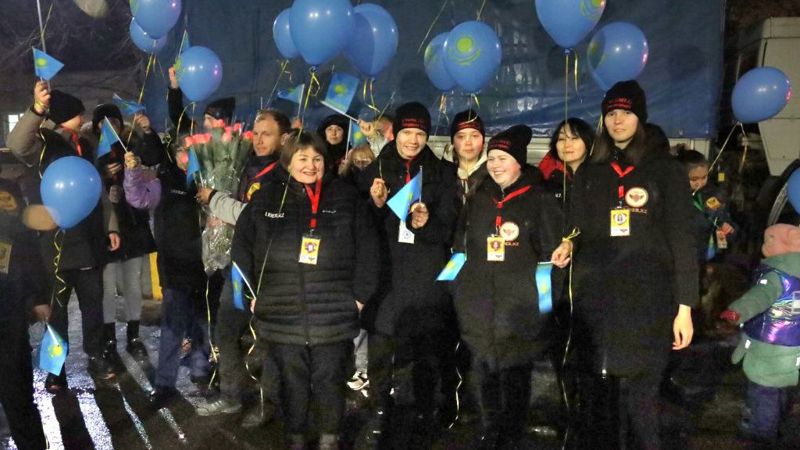 Аэропорт, волонтеры Как встречали спасателей, вернувшихся из Турции