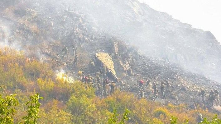 Пожарные бригады тушат леса на севере Казахстана