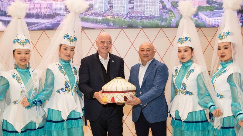 президенты ФИФА и КФФ, Джанни Инфантино, Адилет Барменкулов Президент FIFA Джанни Инфантино впервые прилетел в Казахстан
