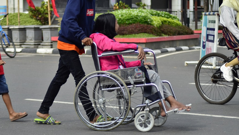 Дети-инвалиды, коляска