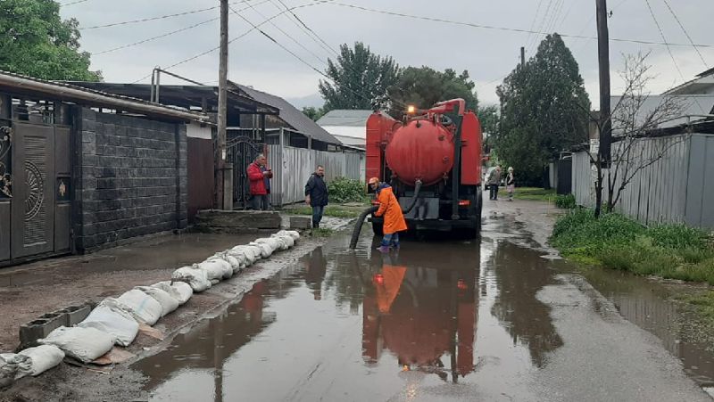сильный дождь, Алматы, ликвидация последствий ДЧС проведение работ по ликвидаций затоплений