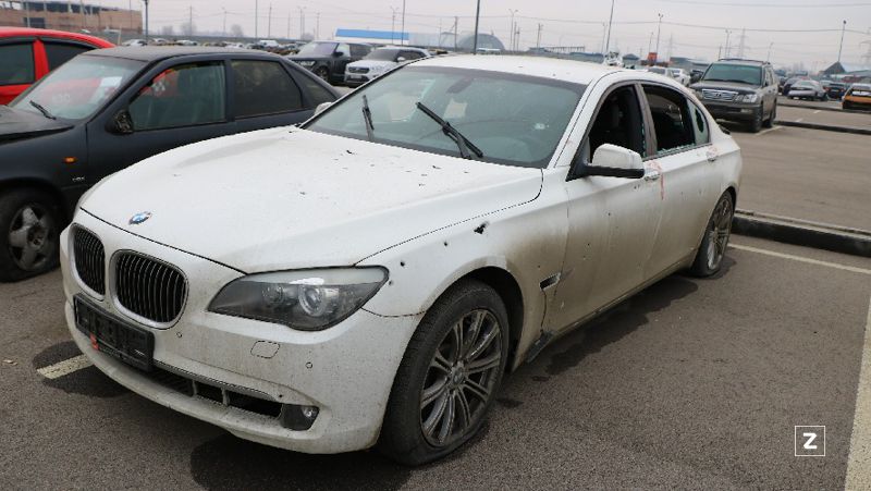 обстрелянный BMW