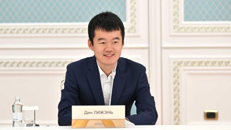 Токаев встретился с первым в истории Китая чемпионом мира по шахматам