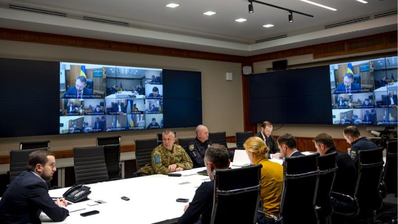 Селекторное совещание с главами областных администраций Украина усилит охрану Мариуполя