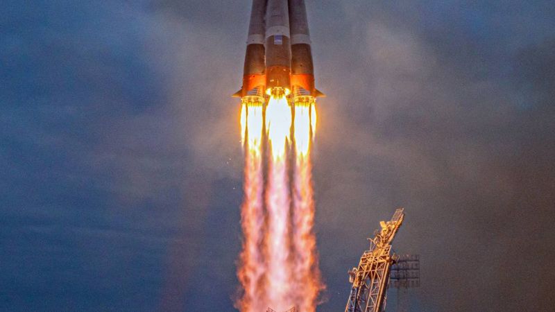 В Роскосмосе сообщили, что на "Луне-25" впервые включили научные приборы