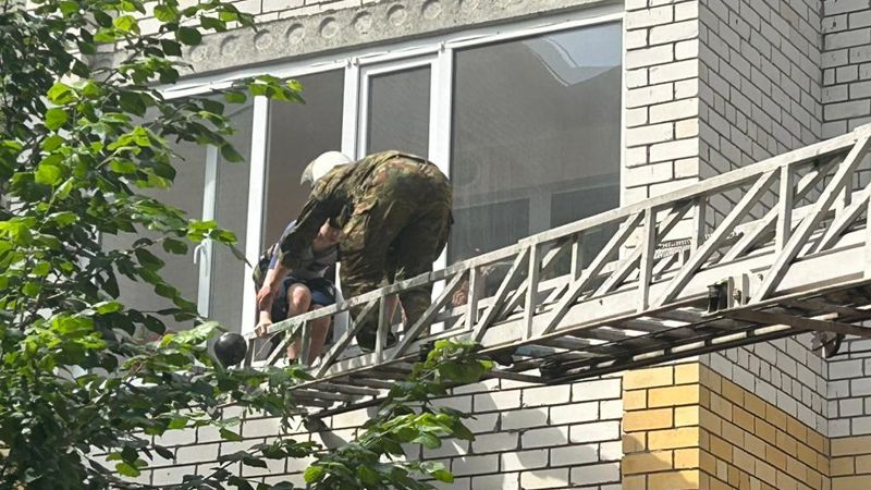 Детей эвакуировали из пожара в Уральске