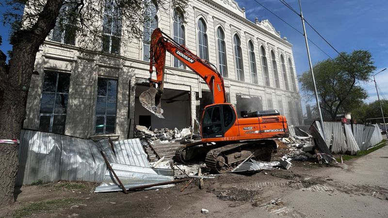 ресторан Крупный ресторан сносят в Алматы по решению суда