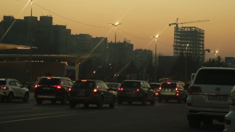 Алматинцев предупредили о последствиях покупки авто из Азербайджана и Грузии 